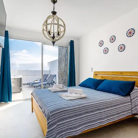 Monterey House Playa Blanca Casa vacanze